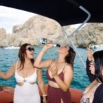 Emma: pasajeros a bordo frente a la costa