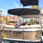 Tora: vista frontal en muelle